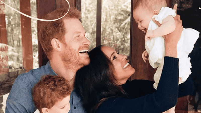 De ce a fost scos numele lui Meghan Markle de pe certificatul de naștere al fiului ei, Archie. Și la Lilibet, sora lui, au intervenit schimbări