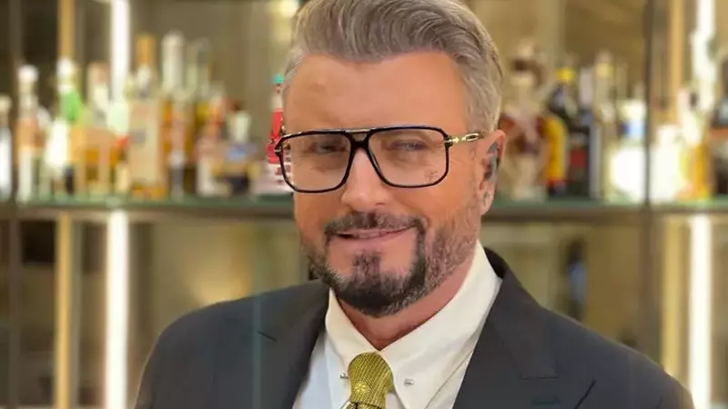 Ce spune Cătălin Botezatu despre greșelile vestimentare pe care le fac bărbații din România: "Nu îți scoți sacoul nici dacă pici, crăpi. Când îi văd îmi vine să urlu, să sparg..."