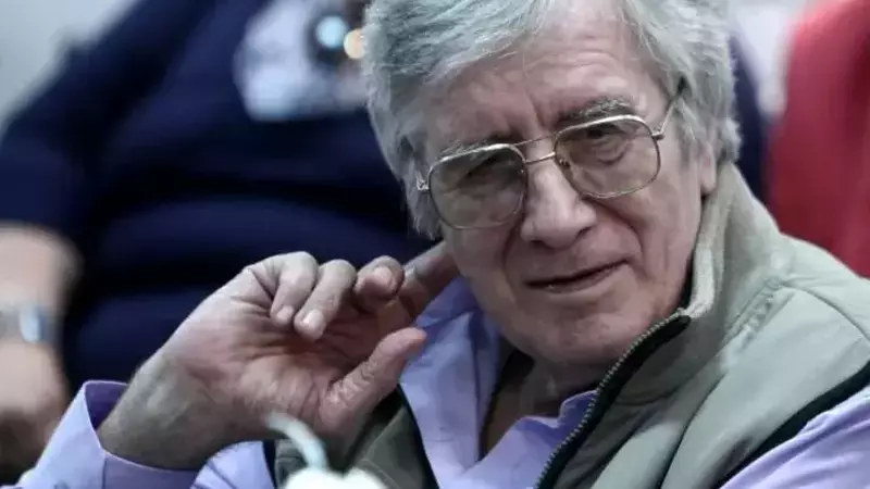 Cum se simte Cornel Constantiniu la 78 de ani, după 30 de ani de luptă cu boala Parkinson: "A decis să nu se plângă față de situația sa sau față de ce valoare are pensia sa". Artistul trăiește din pensia de handicap