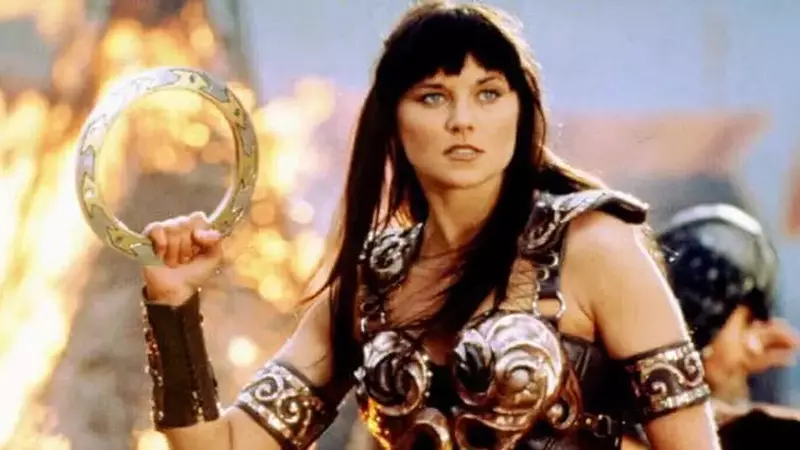 O mai ții minte pe Xena, prințesa războinică? Cum arată actrița Lucy Lawless la 55 de ani