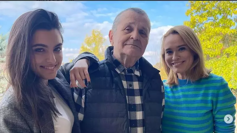 Andreea Esca, mesaj emoționant pentru tatăl ei, de ziua lui: "Azi împlinește 85 de primăveri și nouă ne este foarte drag!" / Imagini de colecție cu părinții vedetei PRO TV