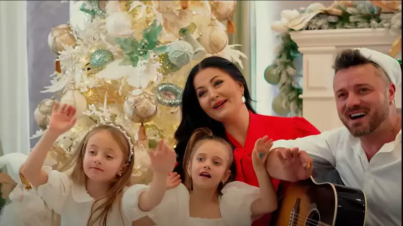 Fetițele Gabrielei Cristea și-au făcut debutul în muzică și au filmat un videoclip cu tatăl lor, Tavi Clonda: "Am fost deja la un casting..."