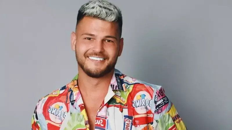 Răzvan Botezatu se căsătorește cu iubitul său: "Relația noastră duce la căsătorie, clar!"