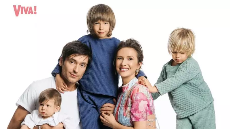 Cum îi educă Radu Vâlcan pe cei trei copii ai săi cu Adela Popescu. „Nu au nicio restricție, îi lăsăm să facă absolut tot ce vor ei și…”. Băiatul lor cel mare face deja cursuri de actorie, la 6 ani