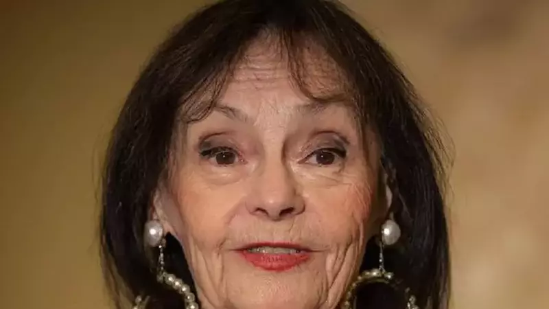 Ce obicei are Marina Voica, la 87 de ani. A strâns o adevărată colecție: „Firmele mă știu deja și mai îmi aruncă provocări. La câte am, mi-ar mai trebui încă o casă”