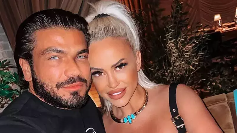 Anda Adam îi verifică telefonul soțului ei, Joseph: "Cum să nu mă uit? Telefonul lui este și al meu..." Știe și parolele conturilor lui de social media