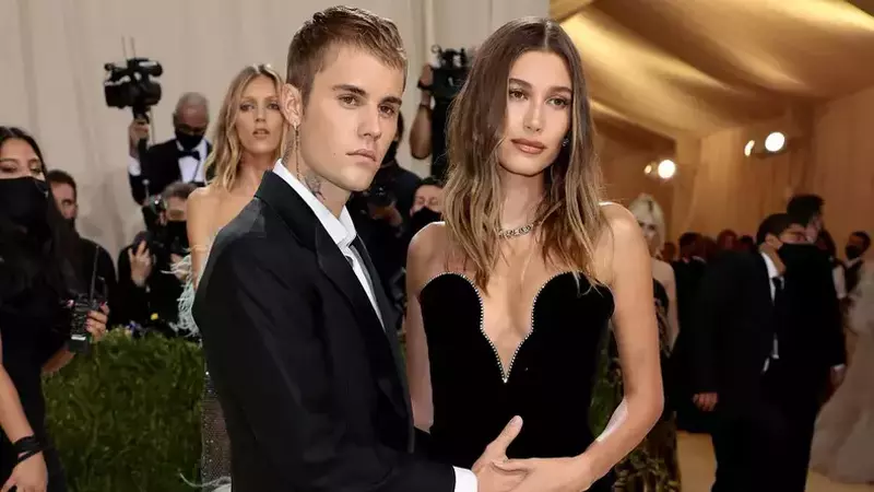 Cum arată casa de 16 milioane de dolari în care locuiesc Hailey și Justin Bieber. Înainte i-a aparținut Madonnei!