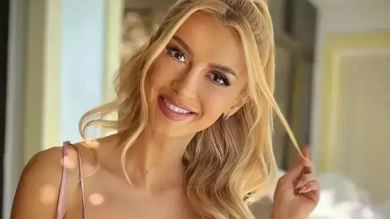 Andreea Bălan a căzut pe scenă, în timpul unui concert. Cum a depășit artista momentul / VIDEO