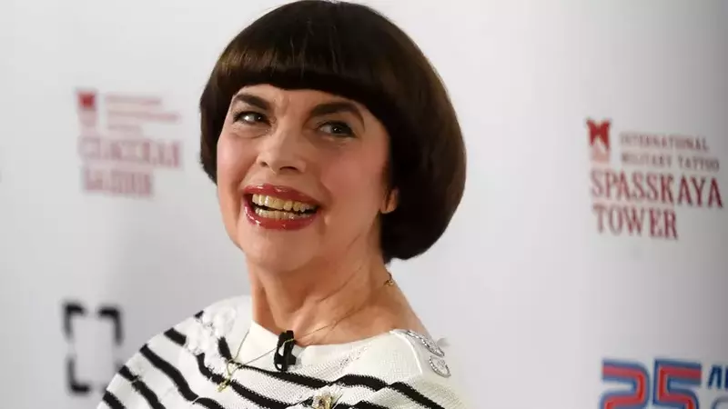 Cum arată Mireille Mathieu la 77 de ani. Artista nu pare deloc grav bolnavă, așa cum s-a speculat, și are aceeași tunsoare care a făcut-o celebră