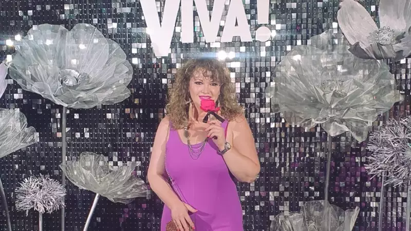 De ce a purtat Oana Lis perucă la un eveniment monden: ”Stau în sectorul 3 și iar nu este apă caldă. Nu m-am putut spăla pe cap și de aceea mi-am pus...” Cum s-a îmbrăcat / EXCLUSIV