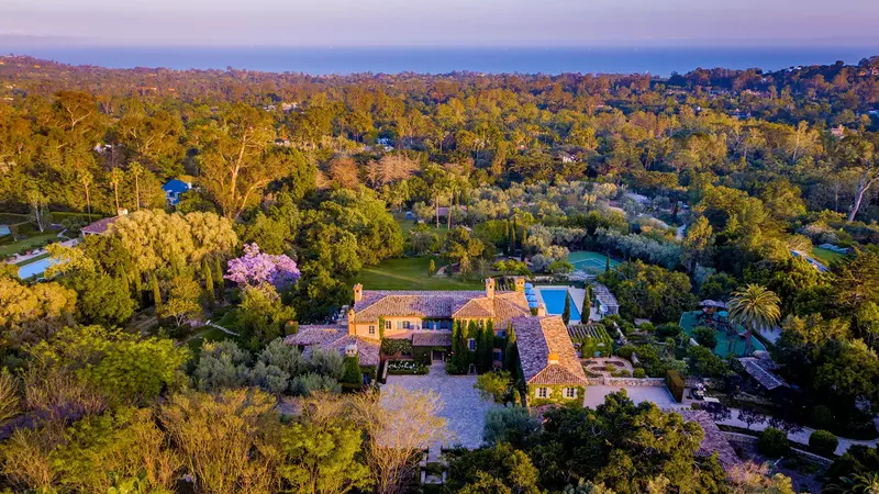 Le prince Harry, duc de Sussex et sa femme Meghan Markle, duchesse de Sussex ont acheté une propriété pour 14,65 millions de dollars à Montecito en Californie