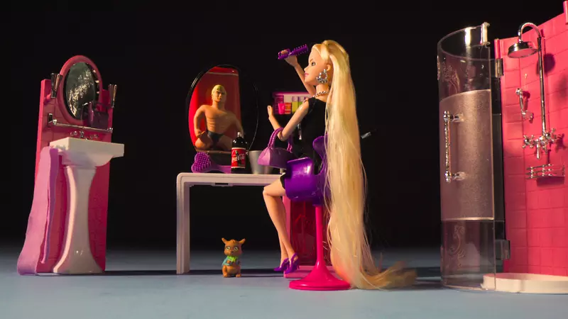 Regizorul Radu Jude va fi la Festivalul de Film de la Veneția, cu noul său scurtmetraj Plastic semiotic (3)