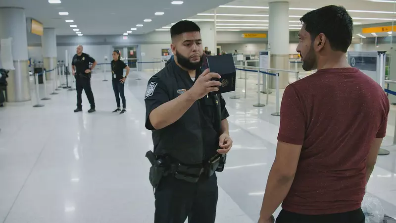 301_LockdownLockup_ToCatchASmuggler_LR_001