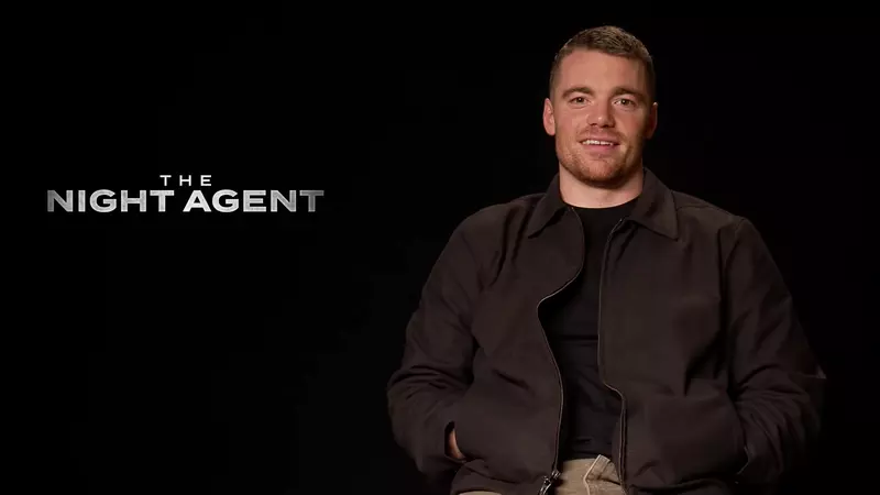 Gabriel Basso din „The Night Agent”, interviu exclusiv Unica (4)