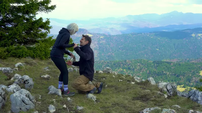 Andrei Leonte și Laura Popa s-au logodit (2)