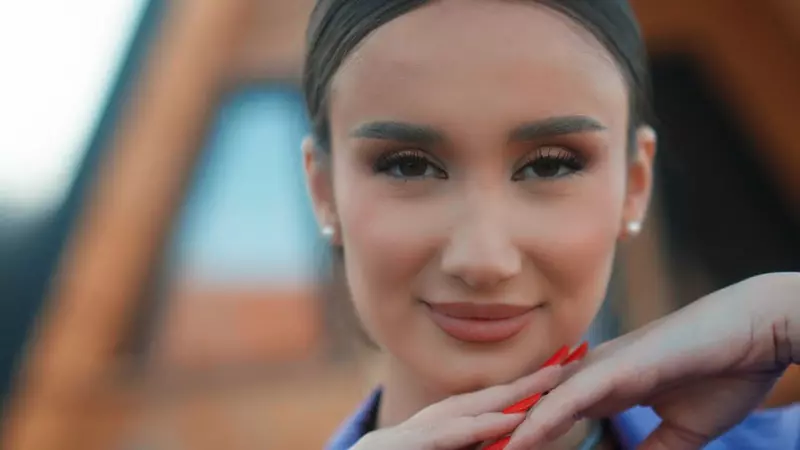 Alexandra Cotrus. 4