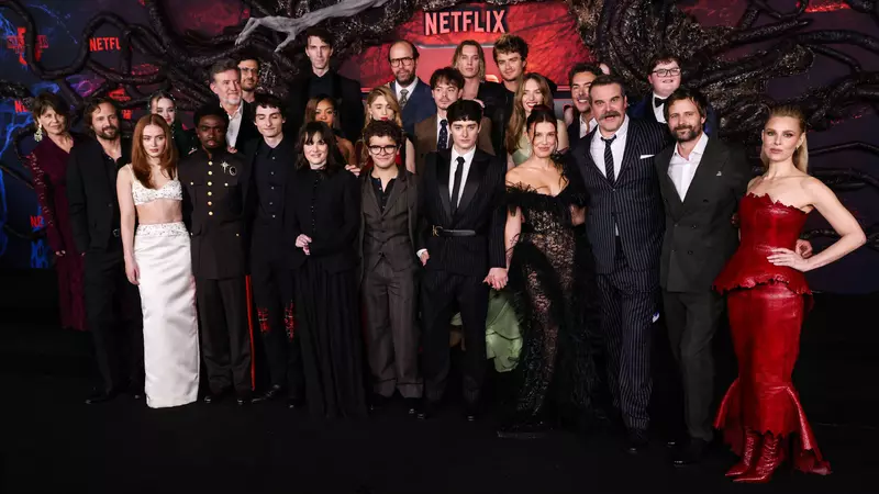 (FILE) Stranger Things 5 will release this fall: four episodes on Nov. 26, three episodes on Christmas, and the finale episode on New Year’s Eve. HOLLYWOOD, LOS ANGELES, CALIFORNIA, USA – NOVEMBER 06: Linda Hamilton, Matt Duffer, Sadie Sink, Nell Fisher,