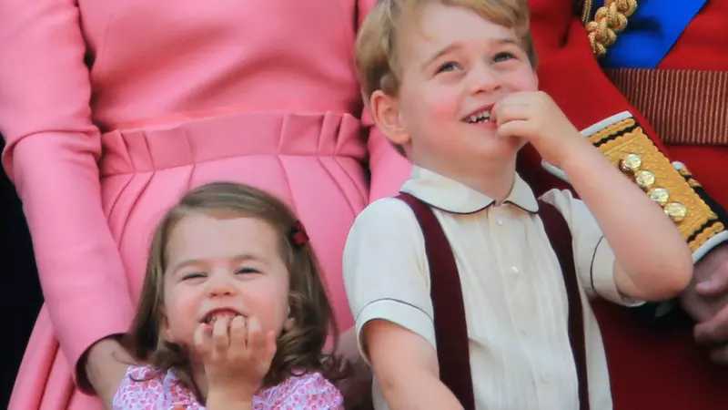 Cum au fost surprinși prințesa Charlotte și prințul George de paparazzi