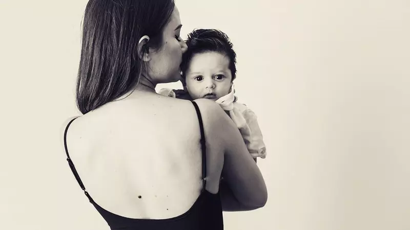 Oana Cârmaciu și fiul ei Filip // Foto: Ionuț Ursu