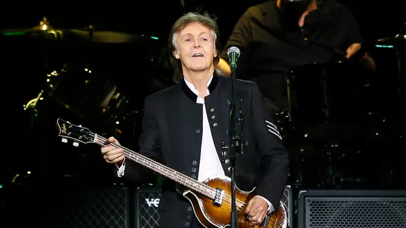 Uniondale,,Ny-sep,27:,Singer,Paul,Mccartney,Performs,Onstage,At,Nycb
