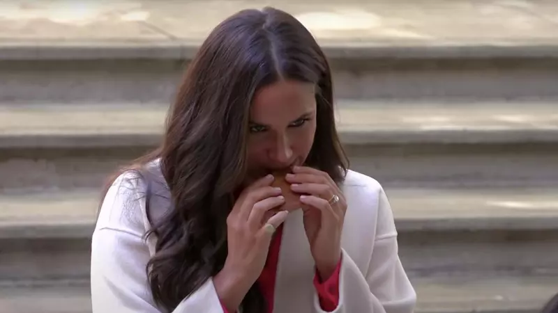 Cookies-bottle-and-hot-sauce…-Meghan-Markle-traps-street-vendors