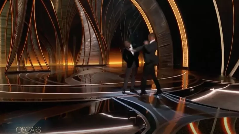 Moment de sidération aux Oscars 2022: Will Smith frappe Chris Rock sur scène