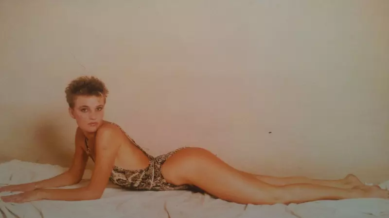 lia-bugnar-costum-de-baie-model