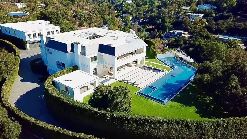 Jennifer Lopez and Ben Affleck home in Beverly Hills