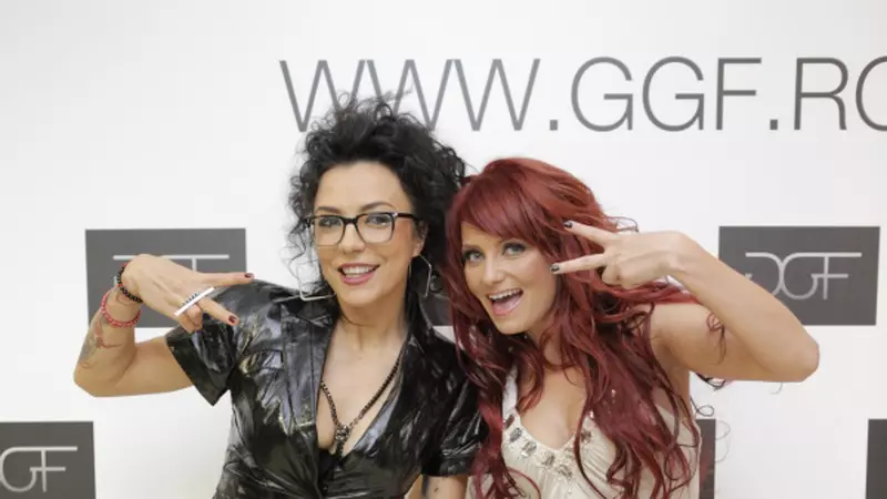 Vedetele au avut aparitii surpriza la deschiderea unui nou outlet