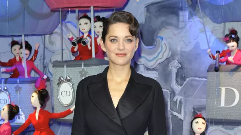 Frantuzoaice celebre cu stil: Berenice Marlohe, Laetitia Casta, Lou Doillon, Audrey Tatou, Marillon Cotillard, Melanie Laurent, Carla Bruni