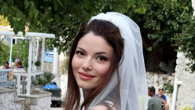 [FOTO] Anca şi Ştefan Lungu s-au cununat religios pe o insulă grecească