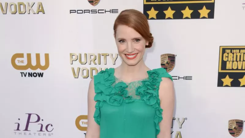 [FOTO] Vedete pe covorul roşu la Critic’s Choice Awards 2014