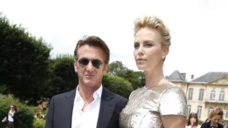 Vedete la show-urile marilor case de modă de la Paris