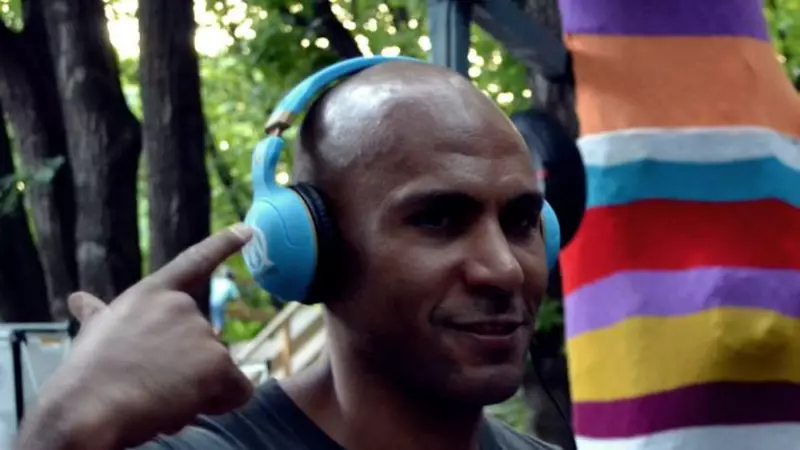 Falemi si Bratu au primele casti audio de fotbal din lume
