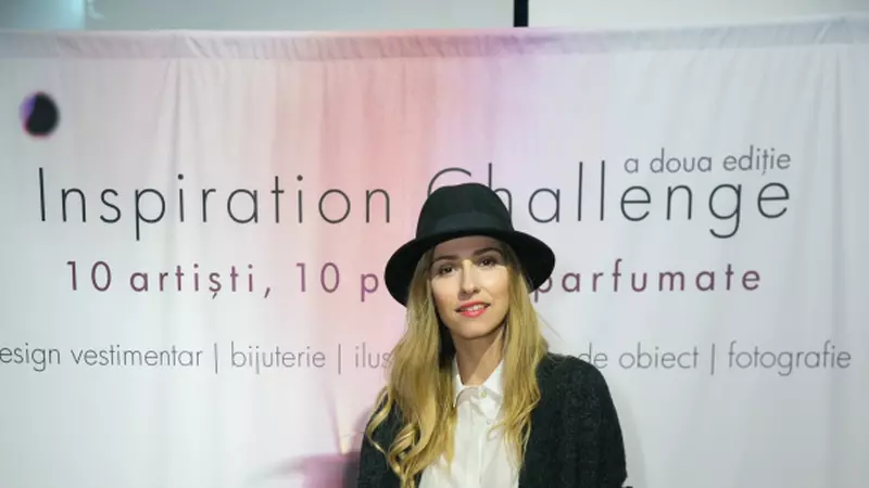 Vernisajul AVON Inspiration Challenge: 10 artiști, 10 povești parfumate