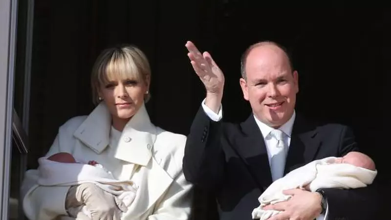 Albert şi Charlene de Monaco şi-au prezentat gemenii în mod oficial