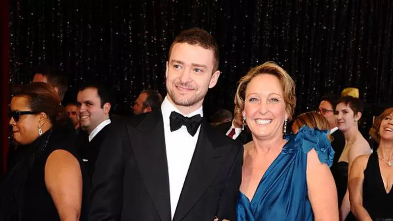 Cine sunt băieţii mamei de la Hollywood?