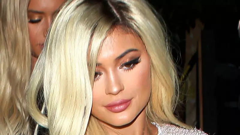 Kylie Jenner s-a făcut blondă când a împlinit 18 ani