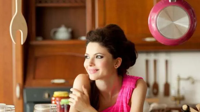 Bun venit în bucătăria Ancăi Lungu! Prinţesa Polonic a pregătit brioşe cu morcovi