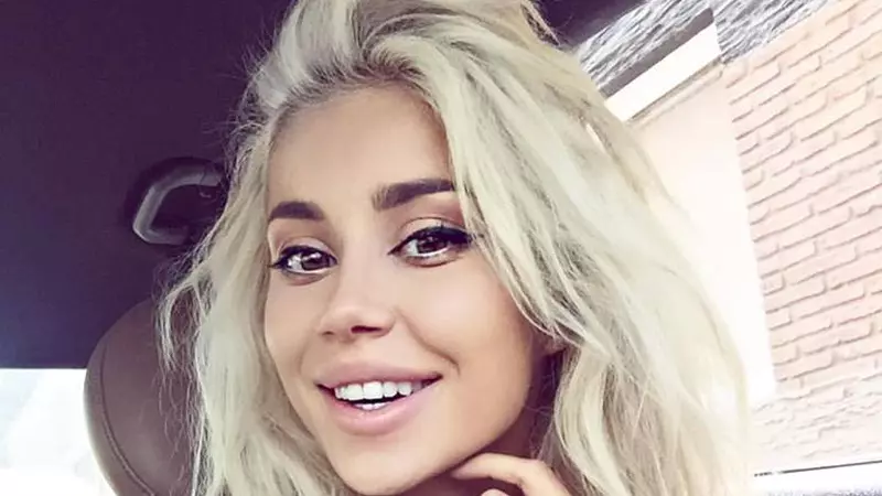 Cu Alina Ceuşan despre trucurile sale de frumuseţe