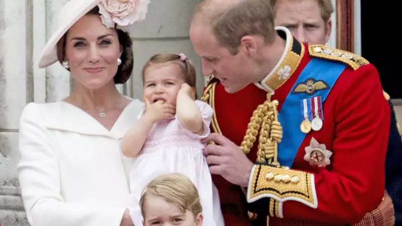 Prinţesa Charlotte, la prima apariţie în balconul Palatului Buckingham