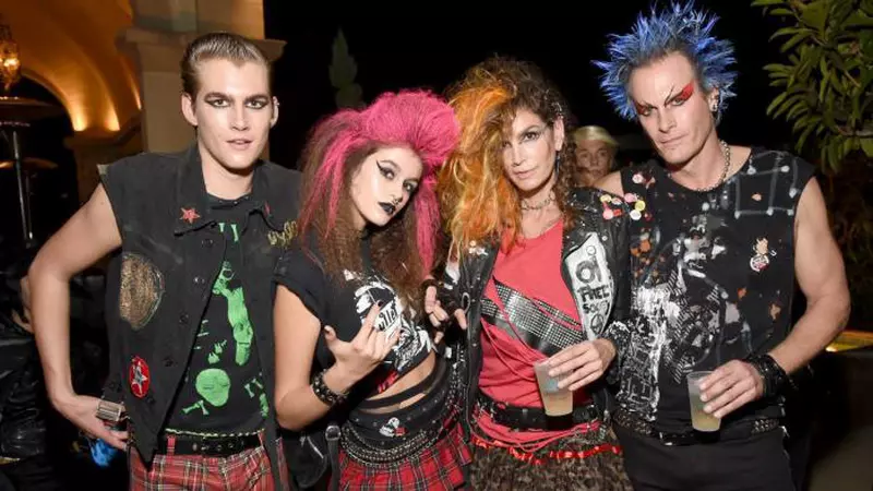 Cum s-au costumat vedetele de la Hollywood de Halloween