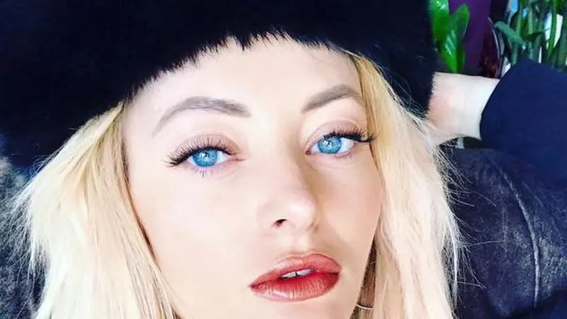 Află cum s-a îmbrăcat Delia la petrecerea de ziua ei