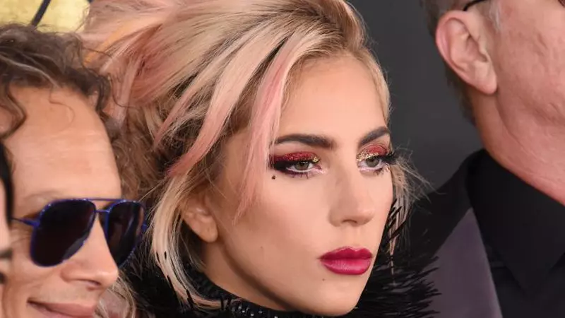Vedetele s-au întrecut în ținute la premiile Grammy. Iată imaginile!
