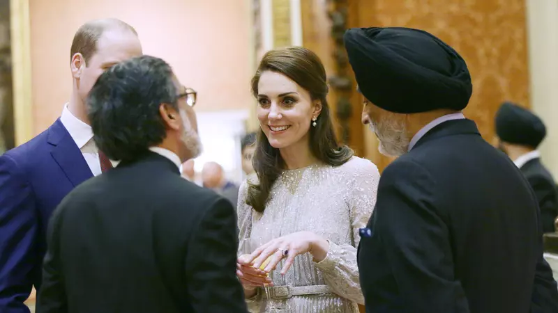 Kate Middleton a strălucit la Buckingham Palace