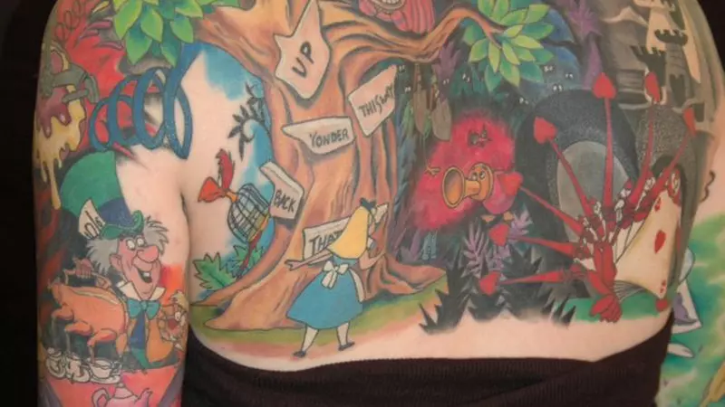 Top 10 vedete care își regretă tatuajele