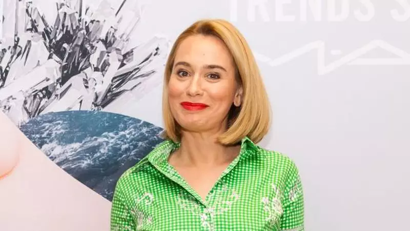 Andreea Esca a testat trendurile de machiaj ale sezonului primăvară/vară 2017