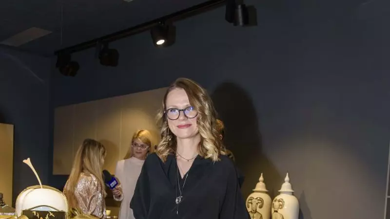 Mihaela Glăvan a lansat o nouă colecție de pantofi și genți, iar vedetele au colorat evenimentul prin ținutele lor