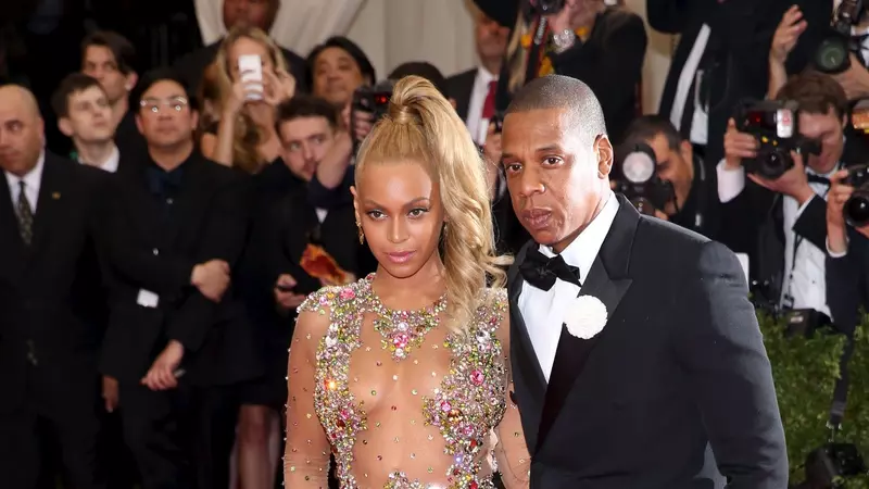 Vedete care și-au iertat partenerii după ce au fost înșelate