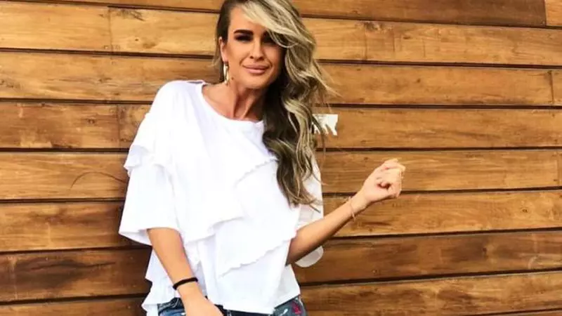 Ce ascunde Diana Munteanu în poşetă